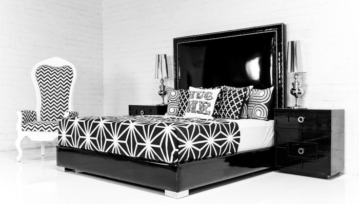 Palm Beach bed in Black Faux Patent Leather