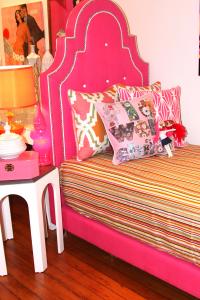 Twin Hollywood Bed - Pink & White