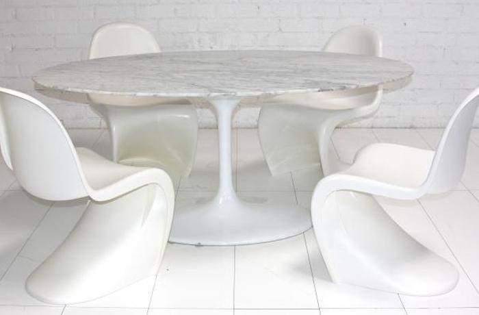 Eero Saarinen Style Oval Marble Pedestal Dining Table 
