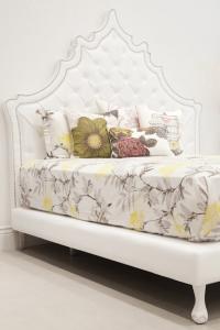 Casablanca Bed in White Tufted Faux Leather